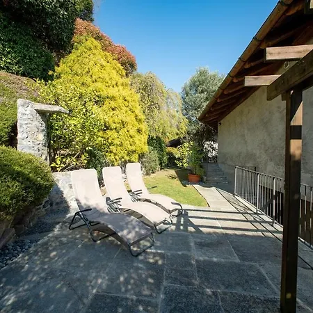 Toldino House 4 Min By Car To 別荘 チェルノッビオ