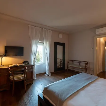 Toldino House 4 Min By Car To Holiday home